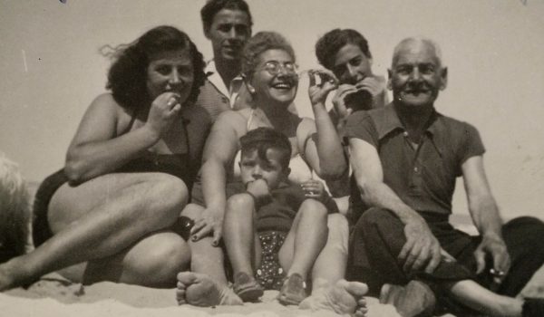Foto d'archivio con famiglia al mare